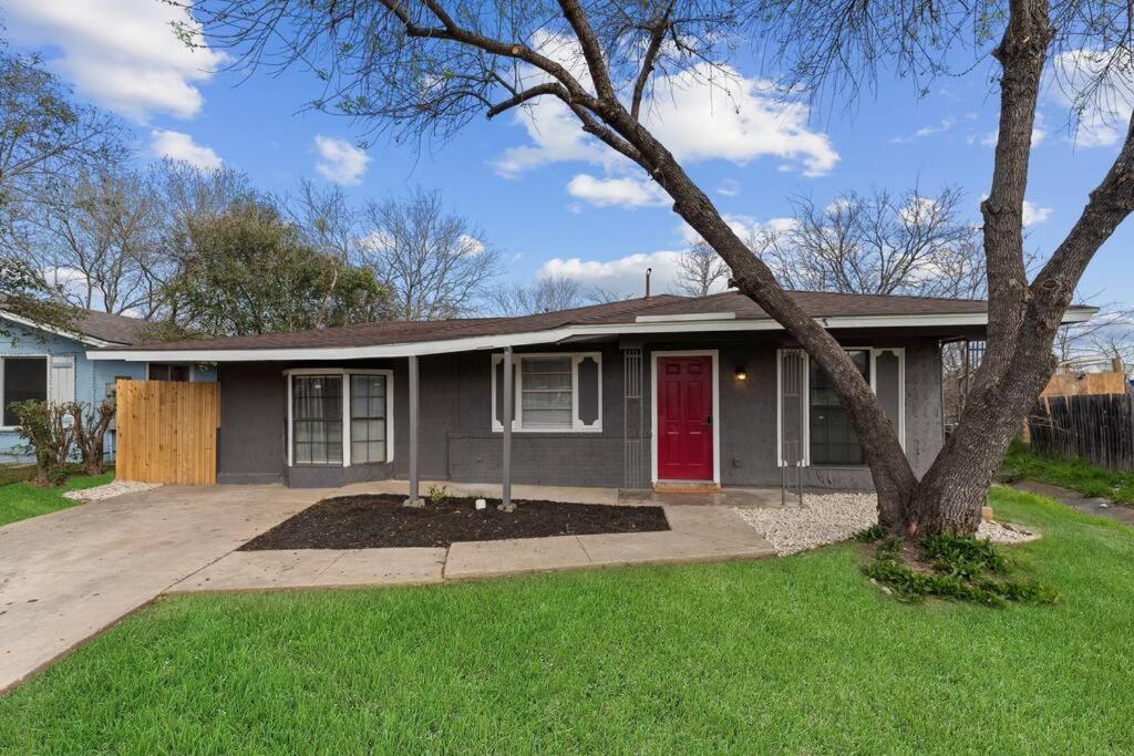 Steps To Lackland Afb & Seaworld San Antonio Buitenkant foto